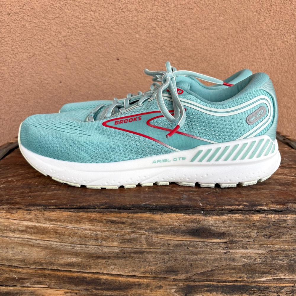 Brooks Ariel GTS 23 Wide Women’s Running Shoe